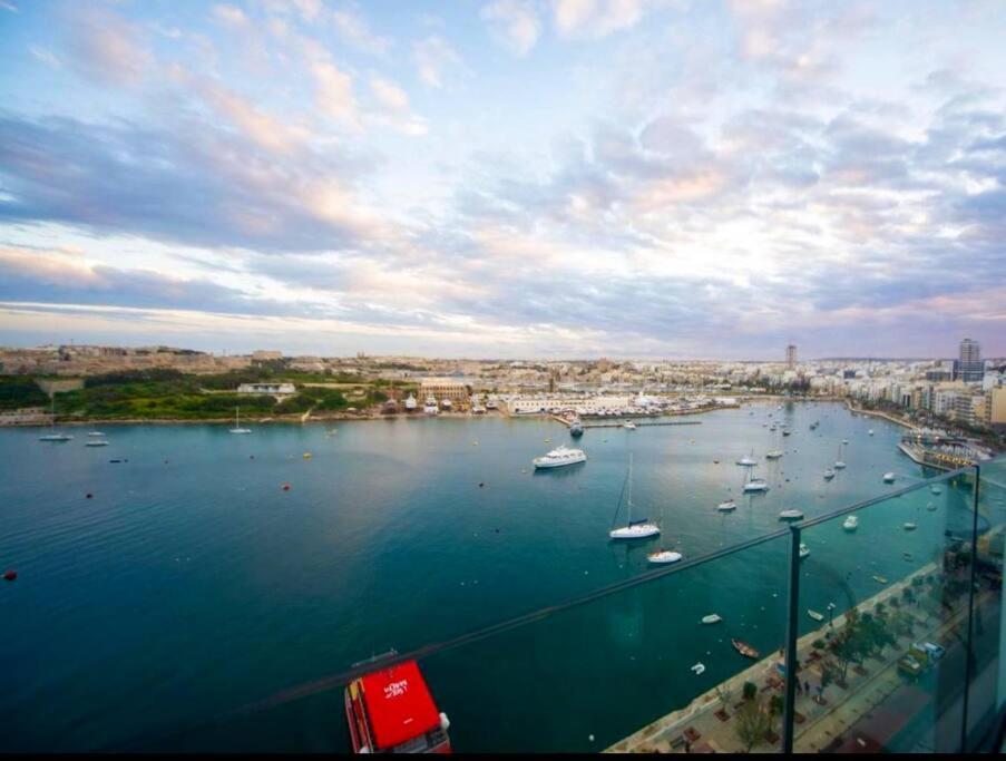 Penthouse -Centre Of Sliema - Best View In Malta Exterior photo